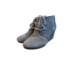 Gray Suade women's‎ size 6.5 Toms wedges